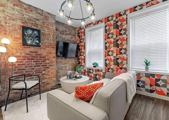 Holiday home King W/ View | Off Street Parking | Deck