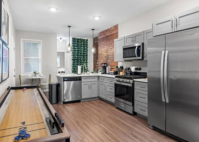 King W/ View | Off Street Parking | Deck Pittsburgh