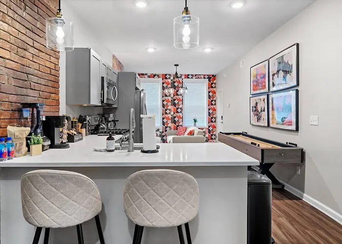 Holiday home King W/ View | Off Street Parking | Deck