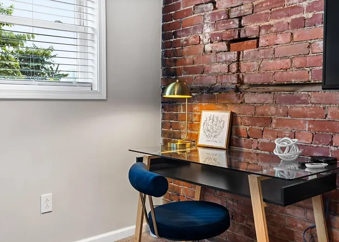 King W/ View | Off Street Parking | Deck Holiday home Pittsburgh