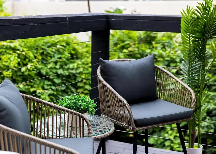 King W/ View | Off Street Parking | Deck Holiday home Pittsburgh